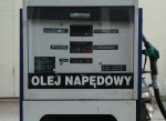 Przedmiotem zapytania jest kwestia umieszczania kodu CN na fakturach. Przedsiębiorstwo zajmuje się hurtowym handlem ON, posiada koncesje OPC, towar zakupuje oraz sprzedaje wyłącznie na terenie PL - towar więc jest już oclony.