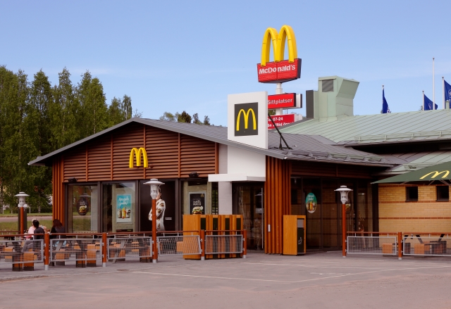 W Szwecji w McDonald’s zjesz i naładujesz samochód W Szwecji w McDonald’s zjesz i naładujesz samochód
