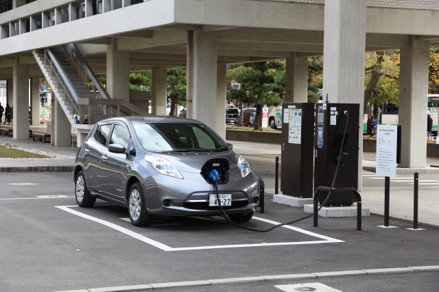 Nissan ma sprzedawać w Chinach tylko samochody elektryczne i hybrydowe do 2025 roku