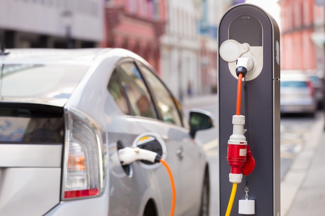 Dopłaty do samochodów elektrycznych wstrzymały zakupy