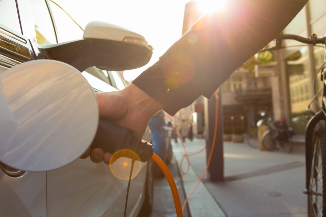 W Polsce będzie przybywać ładowarek do aut elektrycznych W Polsce będzie przybywać ładowarek do aut elektrycznych