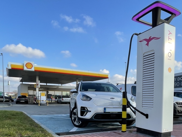 Przybędzie ładowarek mocy do ładowania pojazdów elektrycznych Przybędzie ładowarek mocy do ładowania pojazdów elektrycznych
