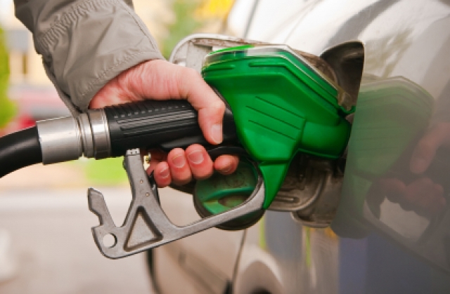 e-petrol.pl: początek kwietnia z obniżką cen paliw