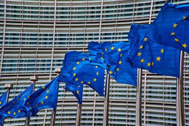 Kraje UE zwlekają z nałożeniem podatku od nadzwyczajnych zysków z paliw kopalnych Kraje UE zwlekają z nałożeniem podatku od nadzwyczajnych zysków z paliw kopalnych