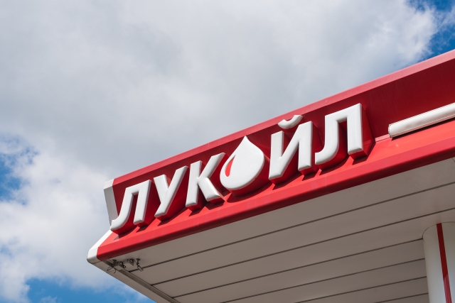 Rosyjski Lukoil uruchamia nową jednostkę rafineryjną