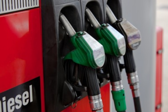 Partia rządząca zapewnia, że Orlen utrzyma ceny paliw