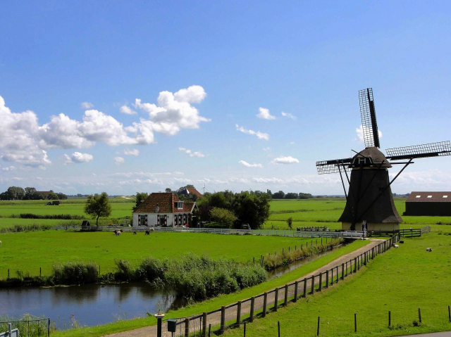 Niderlandy ograniczają odwierty gazu i ropy na lądzie