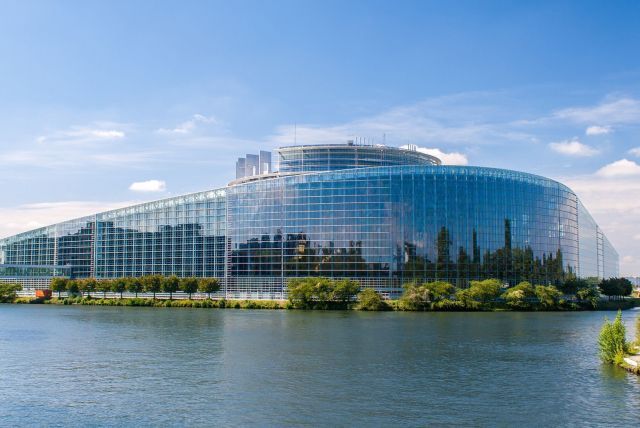 Parlament Europejski wezwał UE do przyjęcia dziesiątego pakietu antyrosyjskich sankcji Parlament Europejski wezwał UE do przyjęcia dziesiątego pakietu antyrosyjskich sankcji
