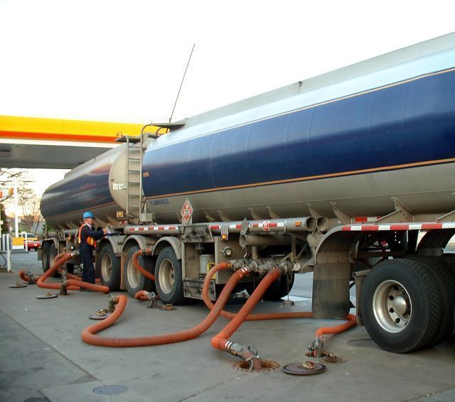 Branża paliwowa w Polsce dobrze przygotowana na unijne sankcje dotyczące zakazu importu rosyjskich paliw
