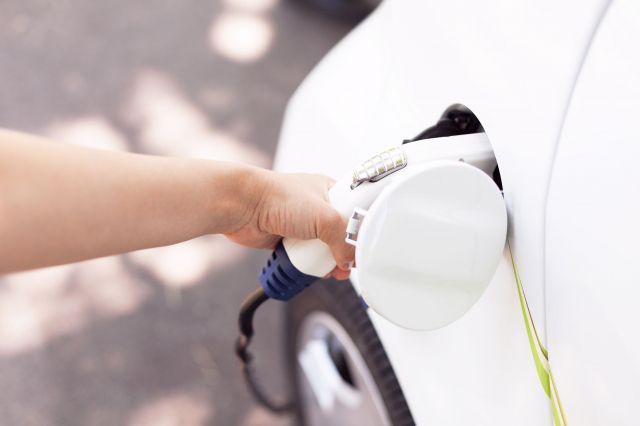 Przybywa samochodów elektrycznych Przybywa samochodów elektrycznych