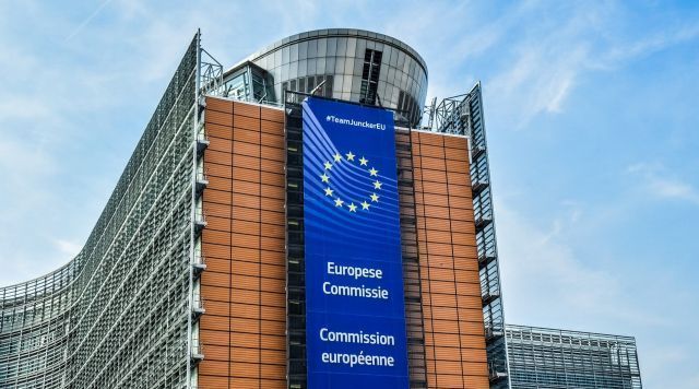 Unia Europejska przygląda się sprawie cen paliw w Polsce Unia Europejska przygląda się sprawie cen paliw w Polsce