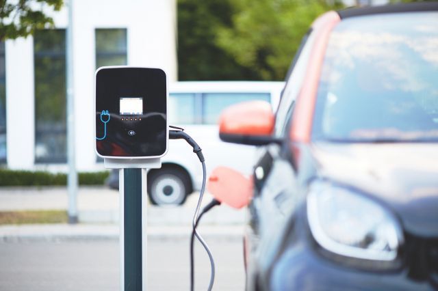 Rośnie liczba pojazdów elektrycznych na polskich drogach Rośnie liczba pojazdów elektrycznych na polskich drogach