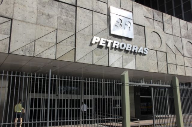 Petrobras przecenia paliwo lotnicze