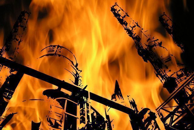 Skutki pożarów w rosyjskich rafineriach po ataku dronów