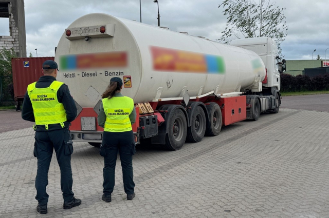 KAS przechwyciła 32 tys. litrów nielegalnego oleju napędowego KAS przechwyciła 32 tys. litrów nielegalnego oleju napędowego
