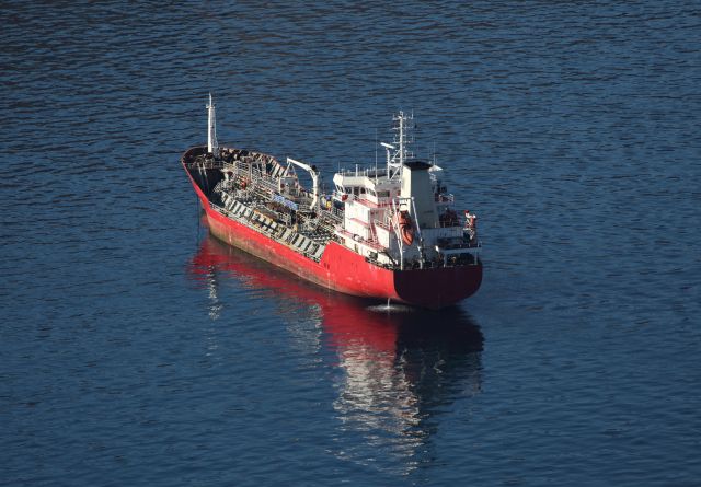 Eksplozje niszczą tankowce floty cieni