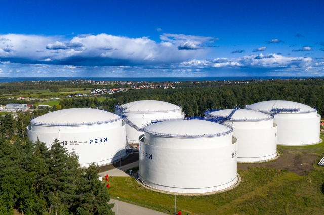 W Dębogórzu oddano trzy nowe zbiorniki na paliwa
