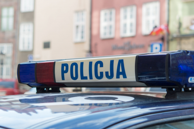 Pijany kierowca uszkodził elewację stacji paliw